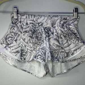 size 2, 2.5 inseam lululemon hotty hot shorts